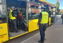 Policja kontroluje maseczki w autobusach. „Akcja będzie kontynuowana”. Fot. KMP Świętochłowice