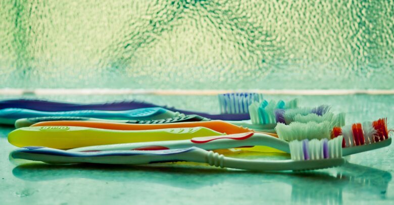 Jak zmienić szczotkowanie zębów w zabawę? (fot. mat. partnera)
