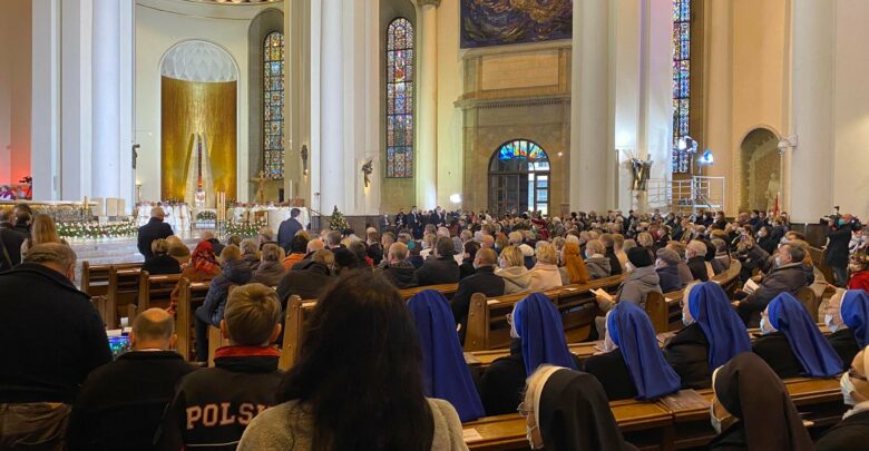 W Katowicach rozpoczyna się beatyfikacja ks. Jana Machy. Tłumy w Archikatedrze Chrystusa Króla [ZDJĘCIA]. Fot. B. Bednarczuk