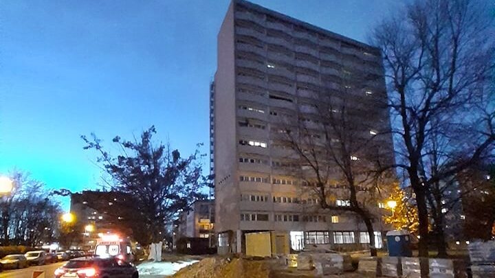Upadek z trzynastego piętra wieżowca w Tychach. Nie żyje 22-latka (fot.112.tychy.pl)