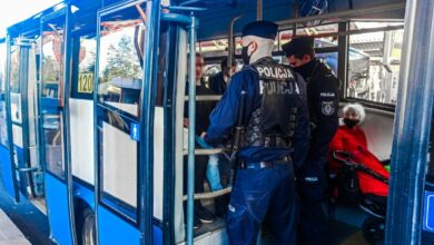 Śląskie: Policja w sklepach i autobusach. Za brak maseczki grozi mandat (fot.KMP Zabrze)