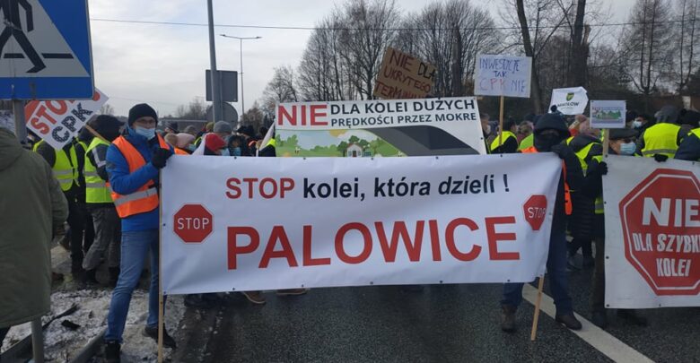 Protest w Mikołowie. Kilkudziesięciu mieszkańców blokuje DK 81 [ZDJĘCIA]