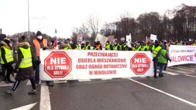 „Chcą nam zniszczyć domy!”. Mieszkańcy Mikołowa przeciwko szybkiej kolei [WIDEO]