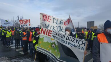 Protest w Mikołowie. Kilkudziesięciu mieszkańców blokuje DK 81 [ZDJĘCIA]