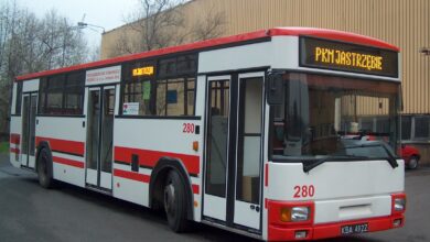 Jastrzębie Zdrój: Autobus uderzył w drzewo. 8 osób rannych (fot.PKM Jastrzębie)