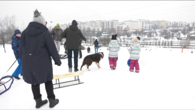 Warunki sprzyjają – temperatura na minusie, do tego wystarczająco dużo śniegu, żeby oddać się zimowemu szaleństwu.