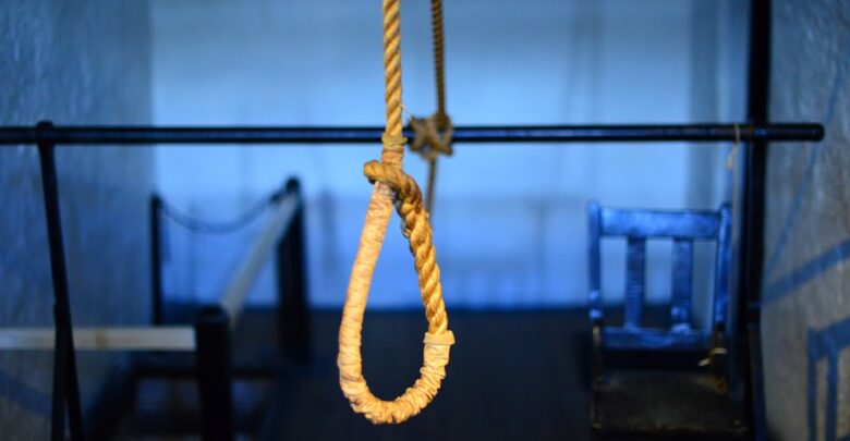 Policjanci znaleźli go z pętlą na szyi. Liczba samobójstw na Śląsku ciągle rośnie (fot.pixabay.com)