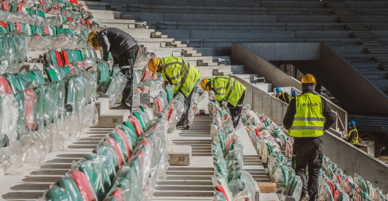 Tak wygląda nowy stadion w Sosnowcu. Trwa montaż krzesełek [GALERIA ZDJĘĆ]. Fot. Maciej Łydek/UM Sosnowiec