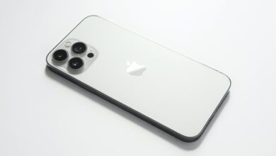 iPhone 13 Pro Max i akcesoria od sprzedawcy premium (foto: unsplash.com)