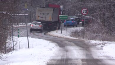 Oblodzone i nieprzejezdne drogi w powiecie zawierciańskim [WIDEO]