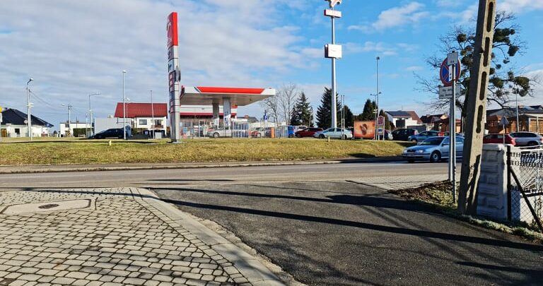 Gigantyczne kolejki po paliwo w Chałupkach. Czesi tankują w Polsce [ZDJĘCIA]. Fot. Fatima Orlińska