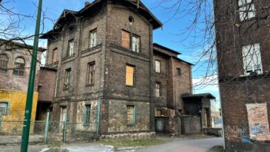 Budynek dawnej poczty kolejowej w Katowicach Szopienicach, o którego wpisanie do rejestru zabytków województw śląskiego również trwają starania. [fot. Facebook Fundacja z Pasją]