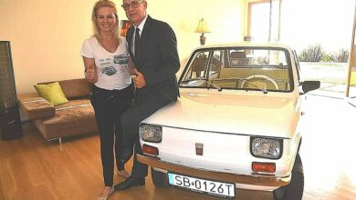 Maluch Toma Hanksa sprzedany! Fiata 126p wylicytowano za 83,5 tys. dolarów