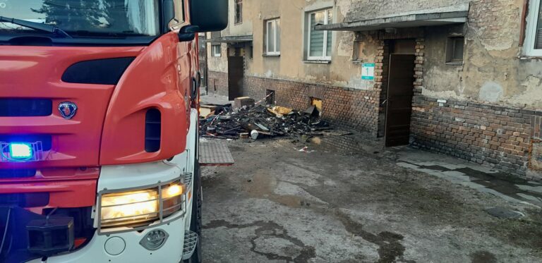 Wybuch butli z gazem w Mysłowicach. Jedna osoba poszkodowana. Fot. PSP Mysłowice