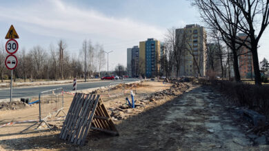 Na razie ul. Ostrogórska wygląda jeszcze jak jeden wielki plac budowy, ale urzędnicy uspokajają, że prace powinny zakończyć się szybko. [fot. Bartosz Bednarczuk]