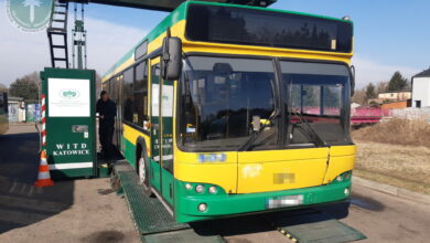 Kontrolerzy sprawdzili kilkanaście autobusów. W połowie z nich stwierdzono usterki. [fot. WITD Katowice]