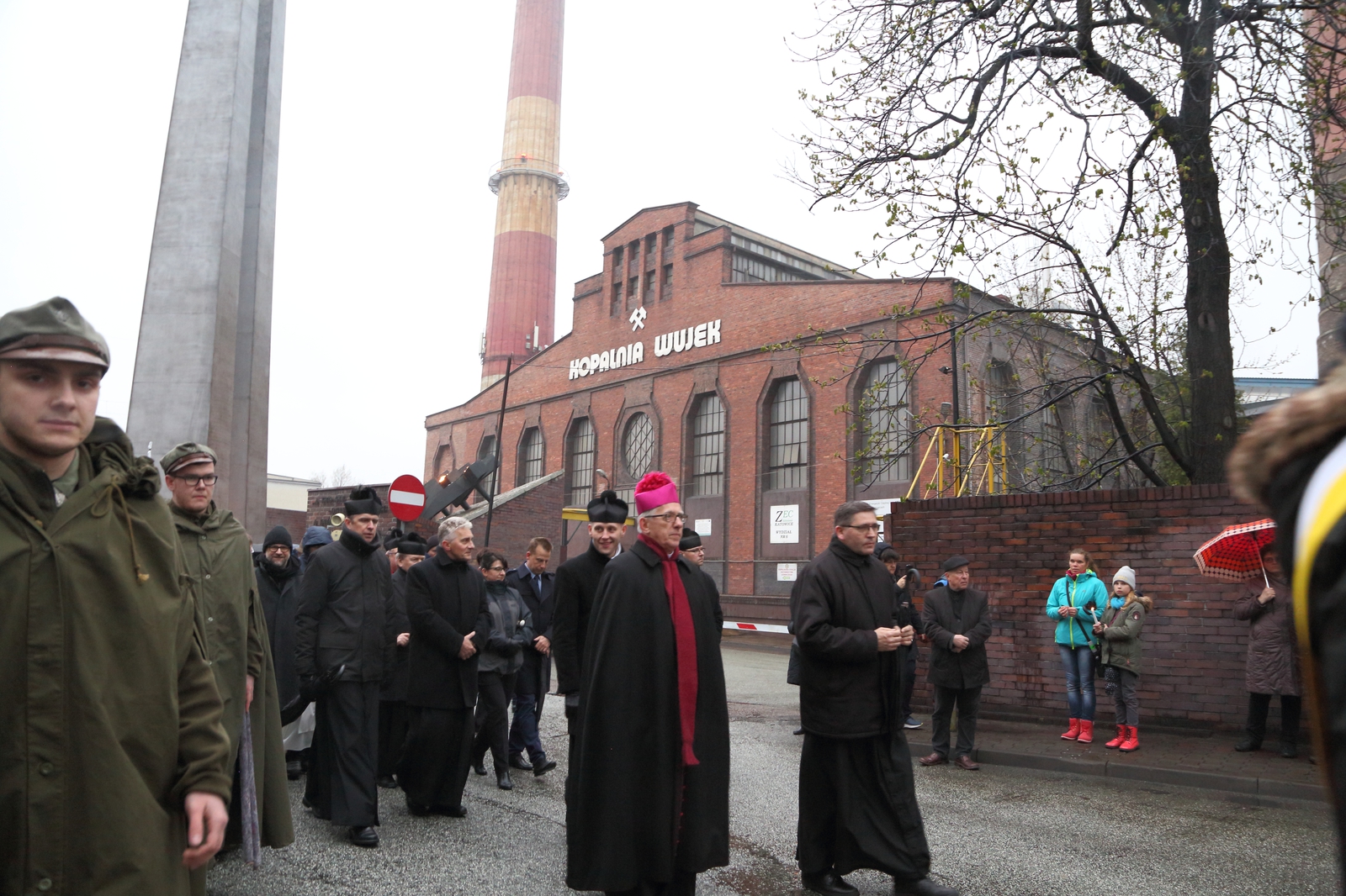 Ulicami Katowic przejdzie dziś Droga Krzyżowa. Wierni proszeni są o zabranie ze sobą świec i zniczy