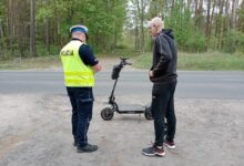 50 km/h na... hulajnodze. 21-latek dostał mandat od grupy Speed. Fot. Kujawsko-Pomorska Policja