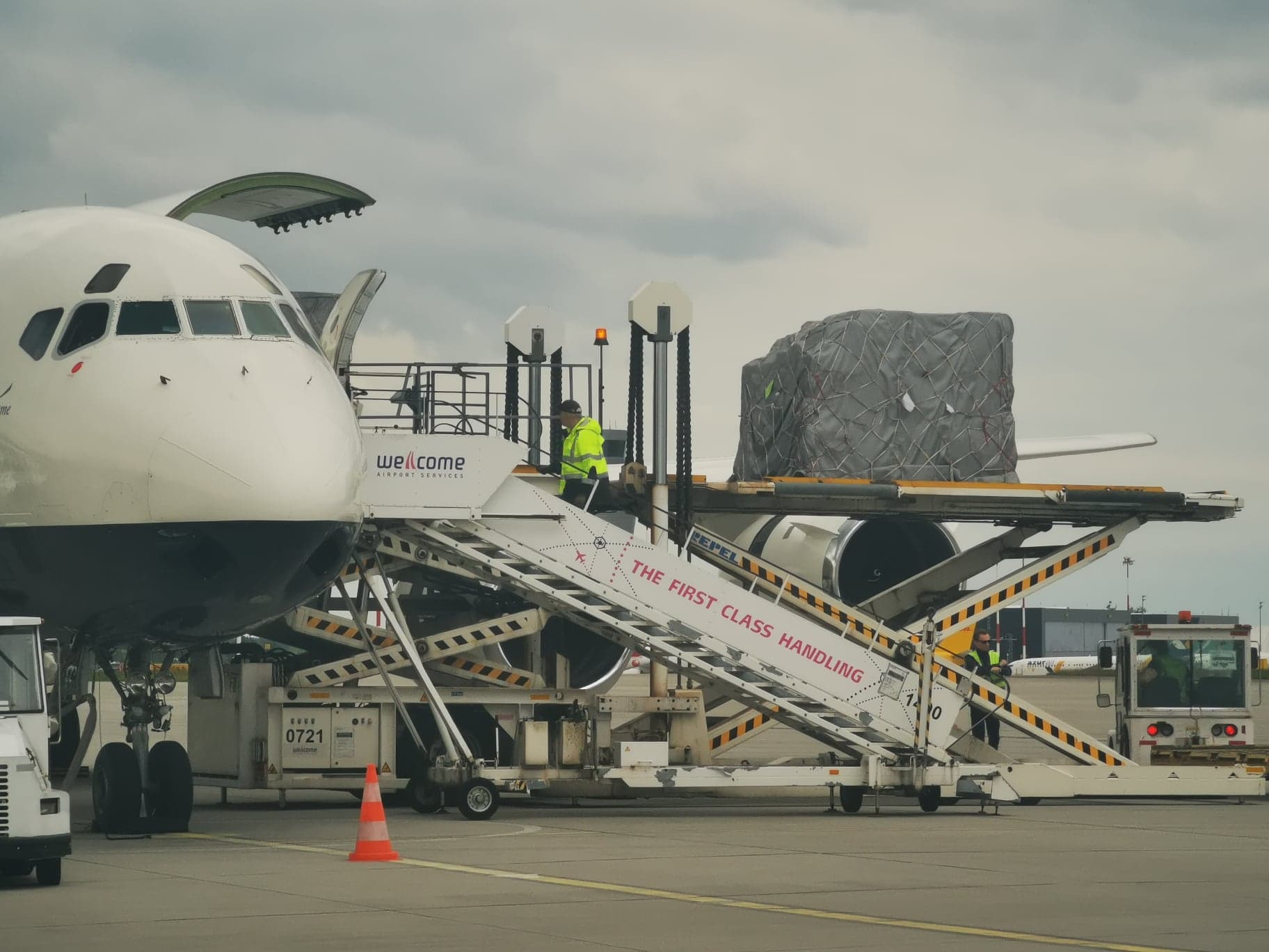 Douglas DC8, Pyrzowice, lot humanitarny