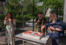 Trwają 14. urodziny Telewizji TVS! Na scenie urodzinowy tort [ZDJĘCIA]