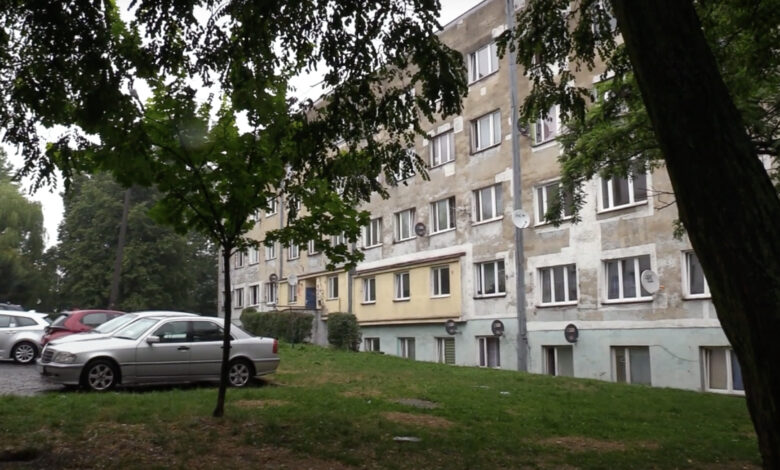 NOWE FAKTY: 3,5 latek wypadł spadł z trzeciego piętra z bloku w Jastrzębiu-Zdroju