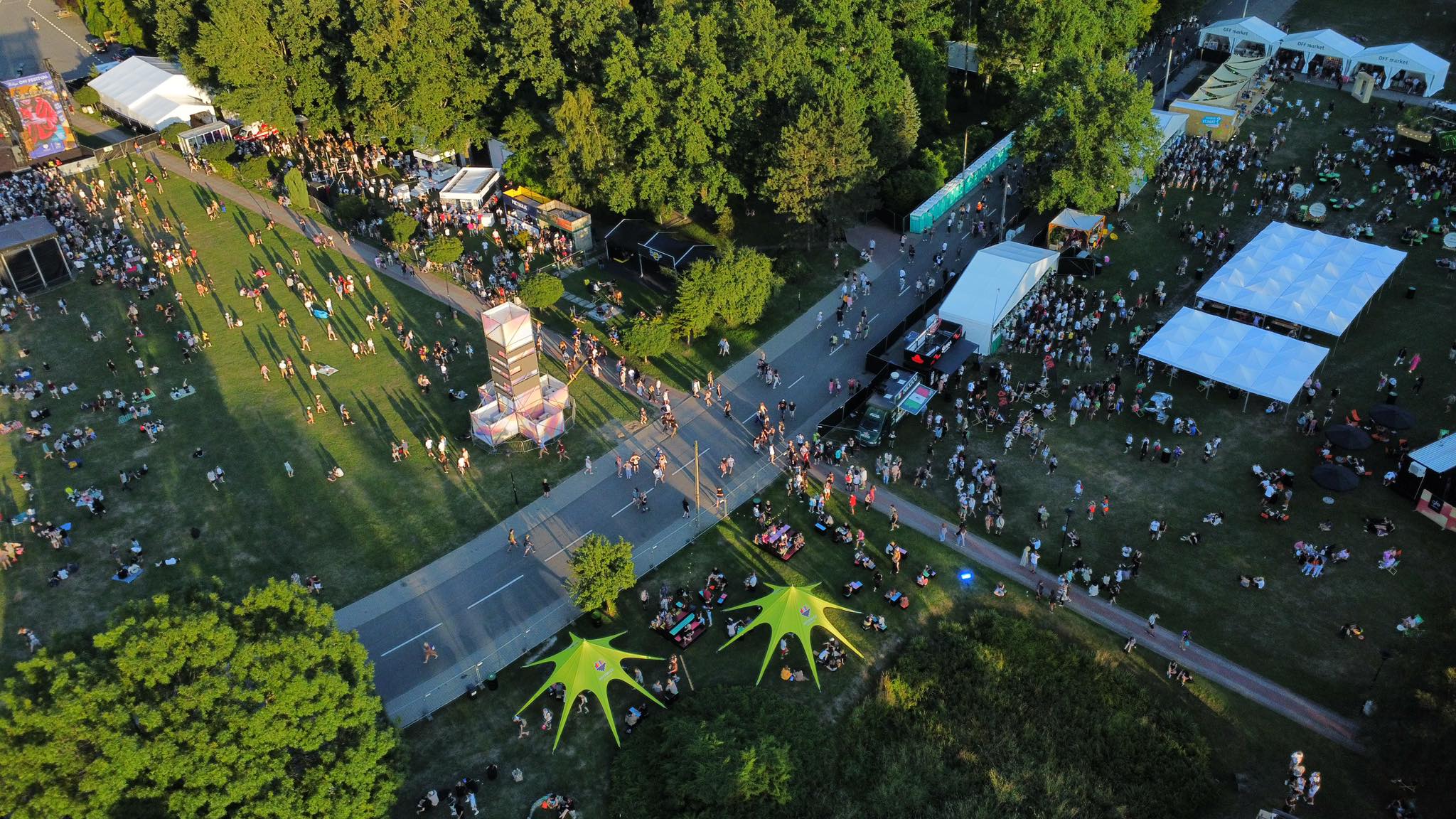 Drugi dzień Off Festiwalu w trakcie. Dziś fani czekają najbardziej na Iggy'ego Popa. [fot. Bartosz Bednarczuk]