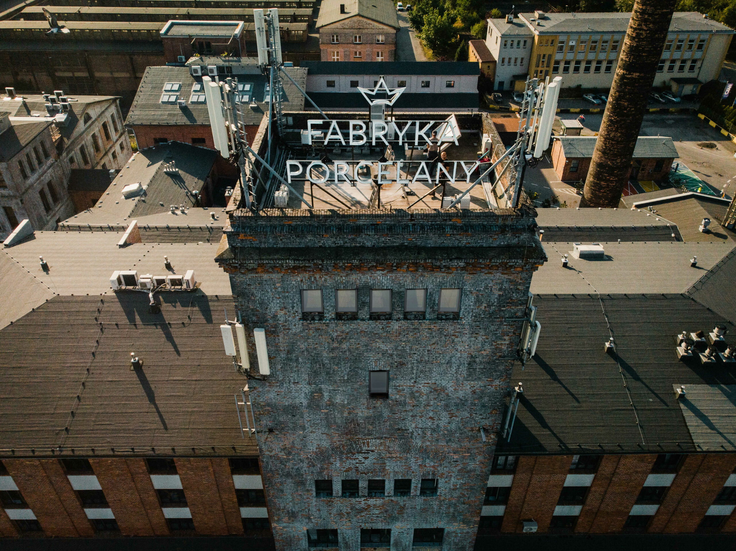 FABRYKA PORCELANY, neon