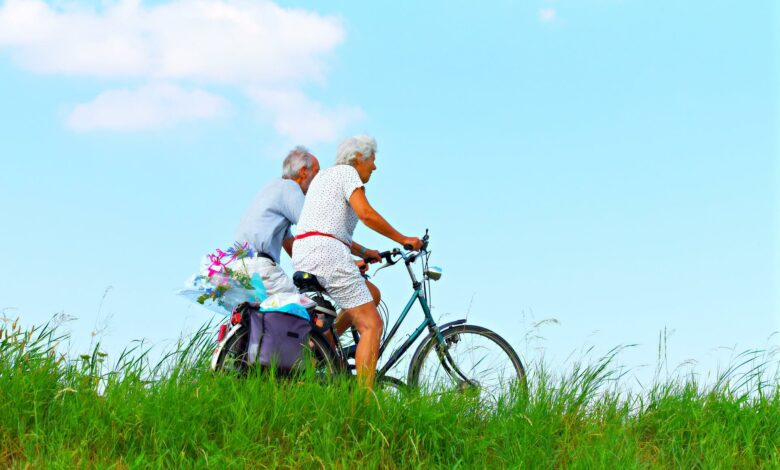 seniorzy emeryci emerytura