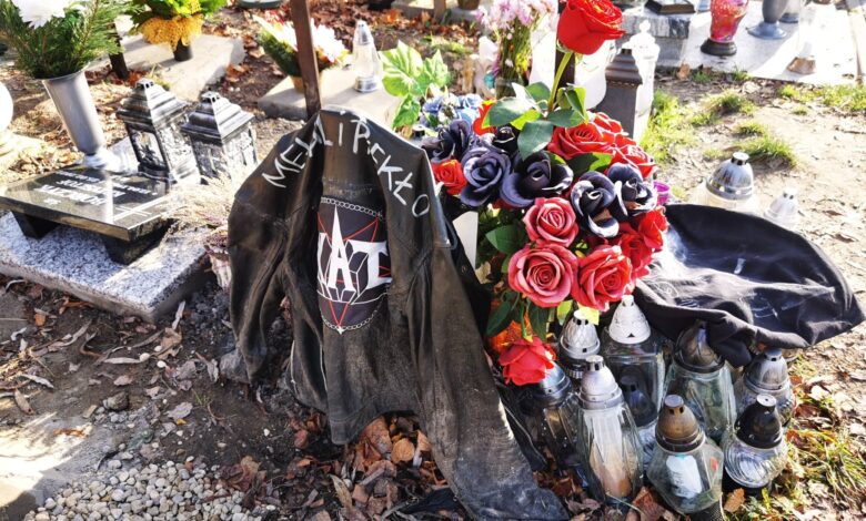 czarna kurtka na grobie rocznica śmierci kostrzewskiego grób