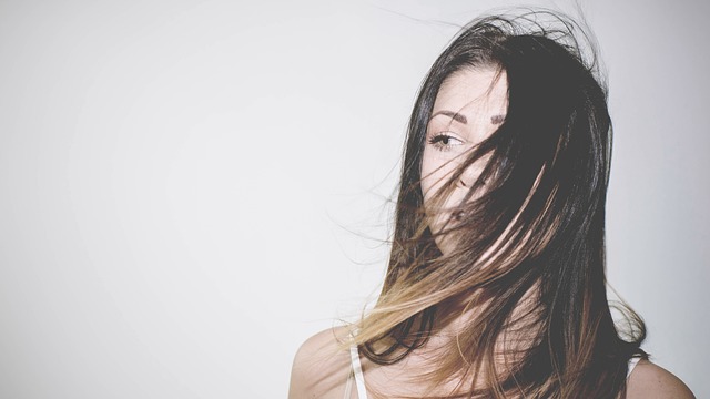 Dlaczego warto wybrać wcierki do włosów? (fot. pixabay.com)