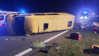 Tragiczny wypadek na A4. Bus się przewrócił, zginęło dziecko. Fot. OSP w Starych Żukowicach