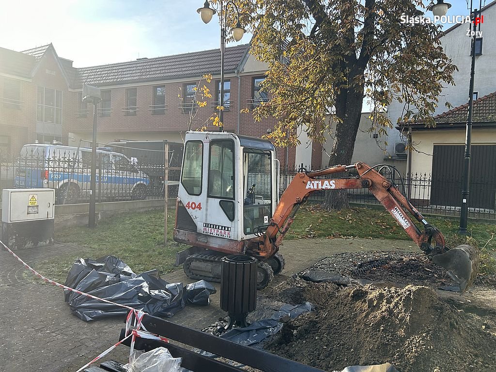 Ludzie szczątki na placu budowy w Żorach/fot.KMP Żory