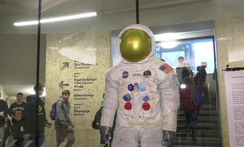 Kombinezon Neila Armstronga w Planetarium Śląskim /fot.TVS