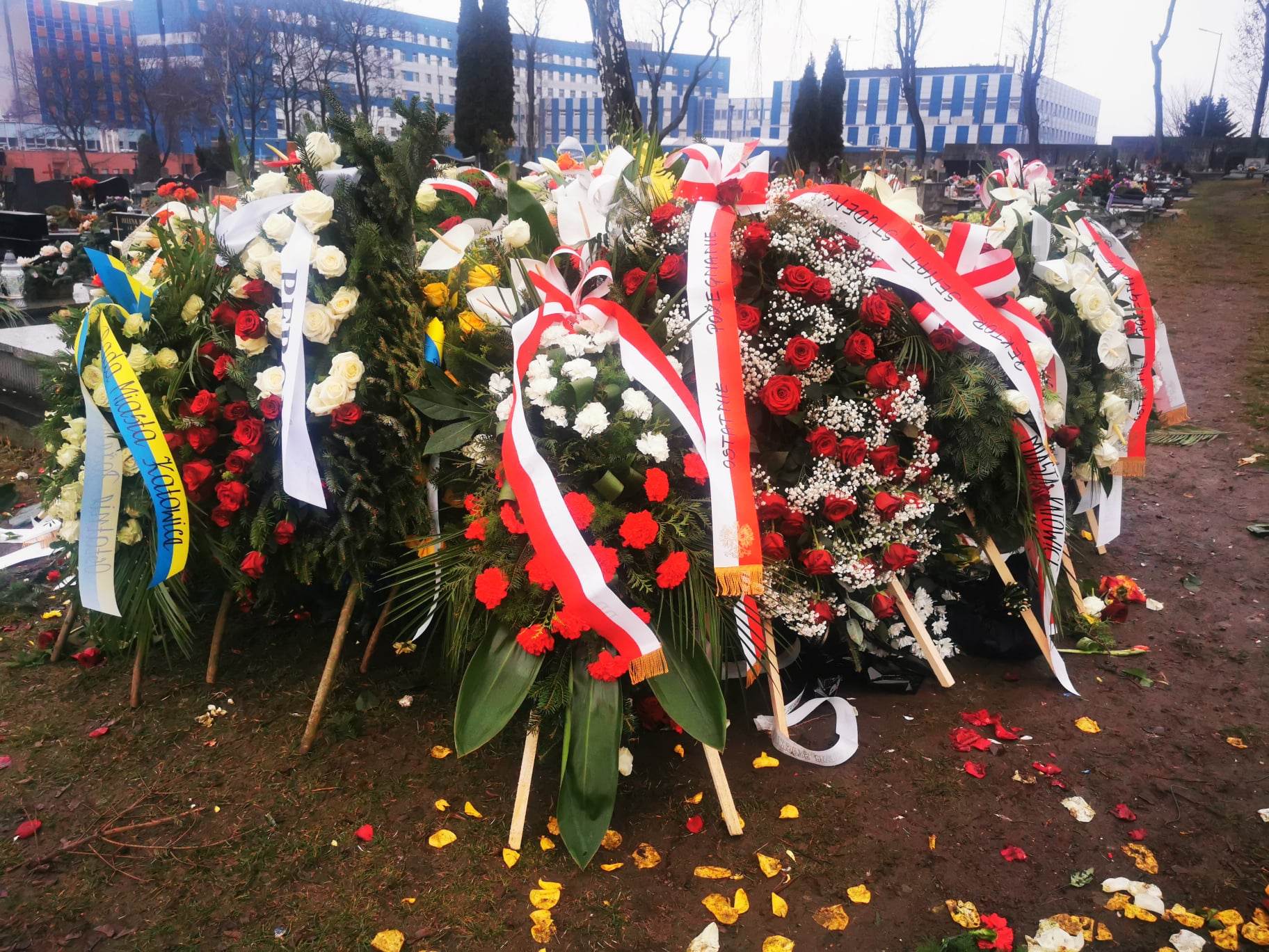 Kwiaty od władz i prezydenta Katowic
