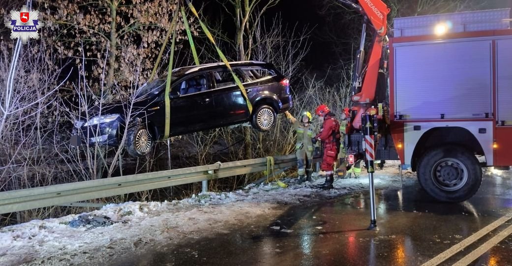 Kierowca forda wjechał do rzeki. Był kompletnie pijany/fot.Policja Lubelska