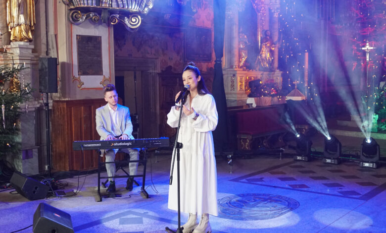 Basia Janyga podczas koncertu kolęd w Rychwałdzie  