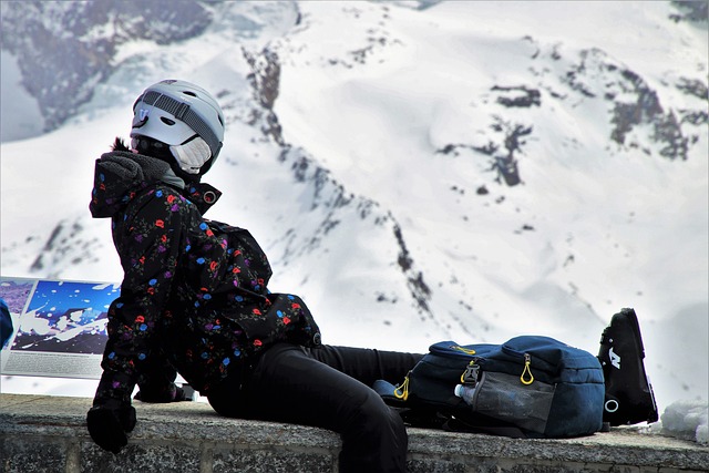 Kurtki narciarskie damskie, jakie wybrać? (fot. pixabay.com)