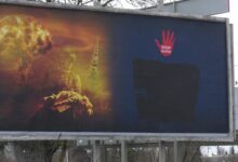 „Nie idźmy na tę wojnę”. Prorosyjskie billboardy zamalowane