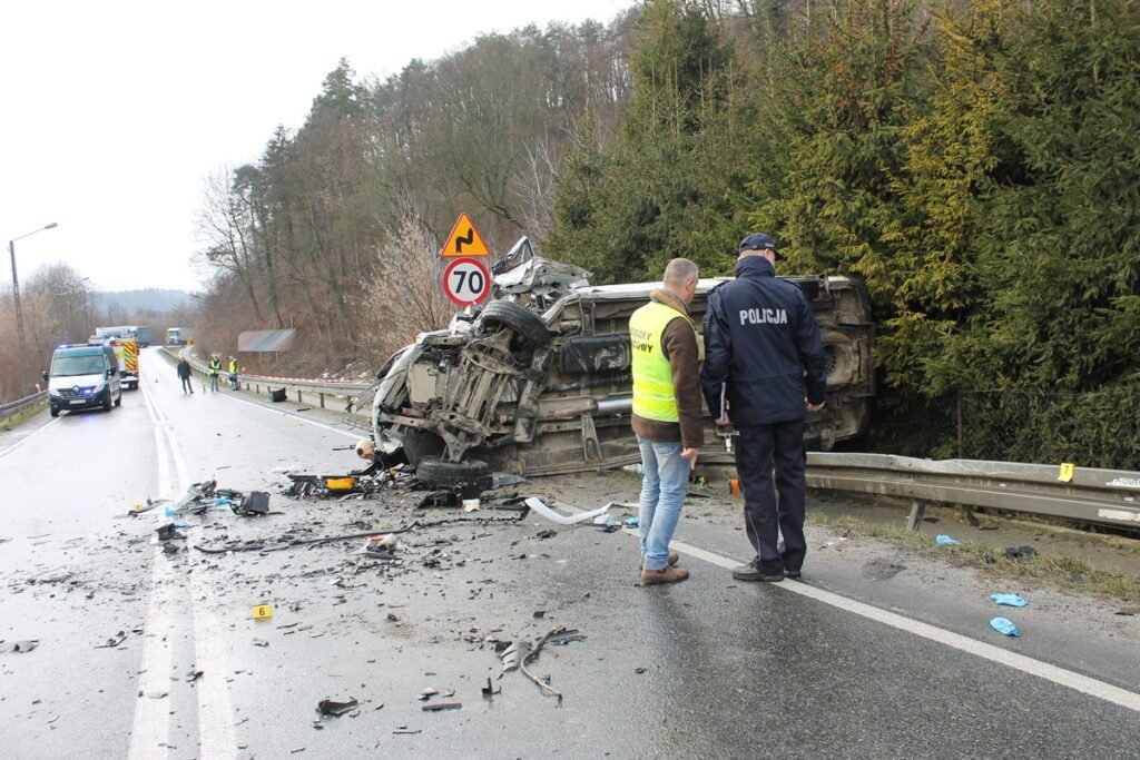 Tragedia na drodze. Nie żyją dwie osoby, kilka trafiło do szpitala/fot.Policja Małopolska