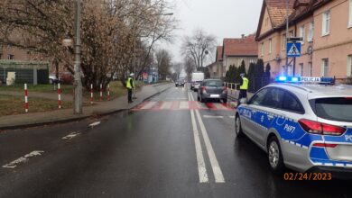 Wypadek, do jakiego doszło w Rybniku przy ul. Zebrzydowickiej miał miejsce w dzień. Co więcej tego dnia pogoda nie była na tyle zła, by można było mówić np. o ograniczonej widoczności. [fot. KWP w Katowicach]