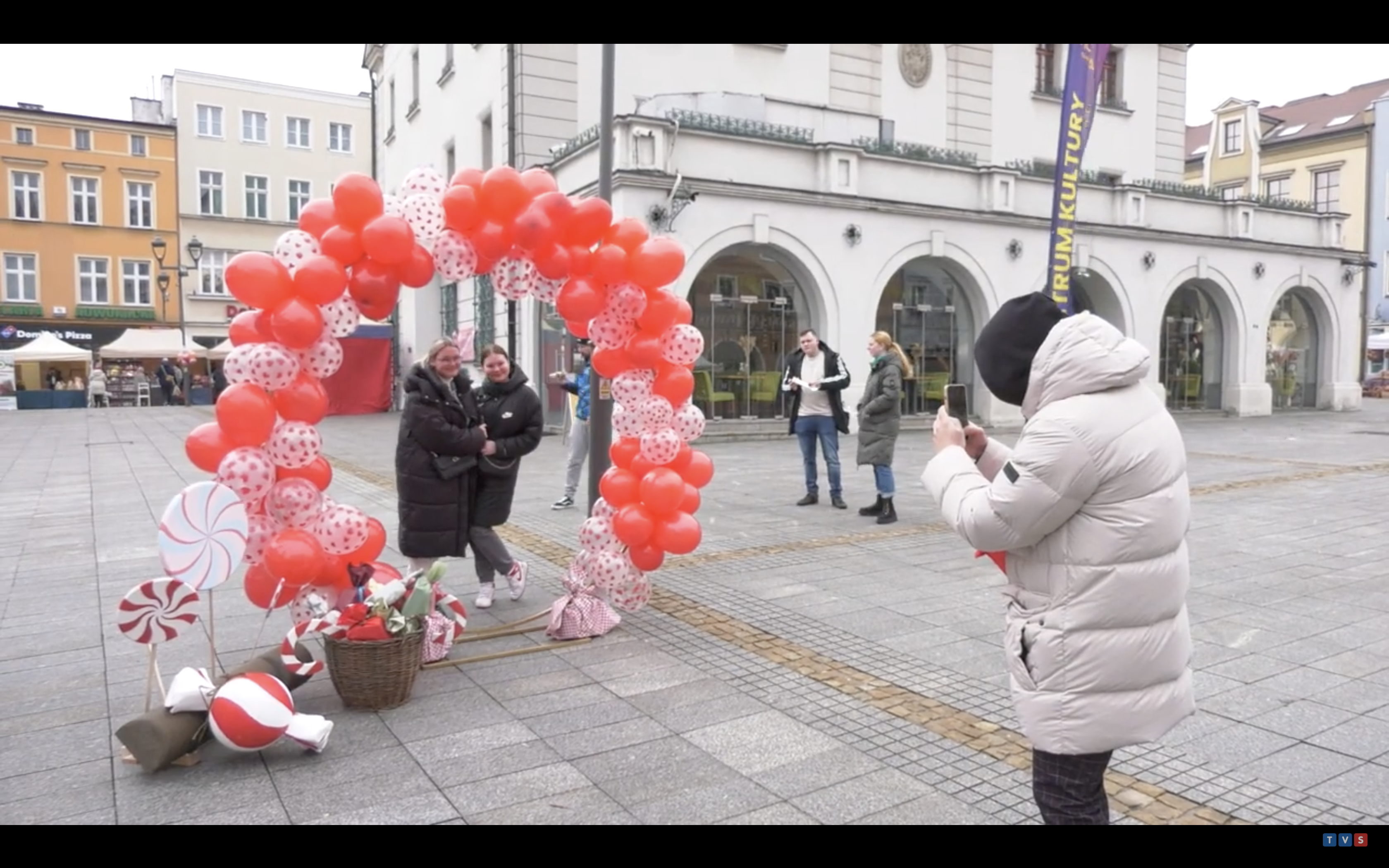 Przez cały weekend na rynku w Gliwicach odbywa się Walentynkowy Festiwal Słodkości i Rękodzieła.