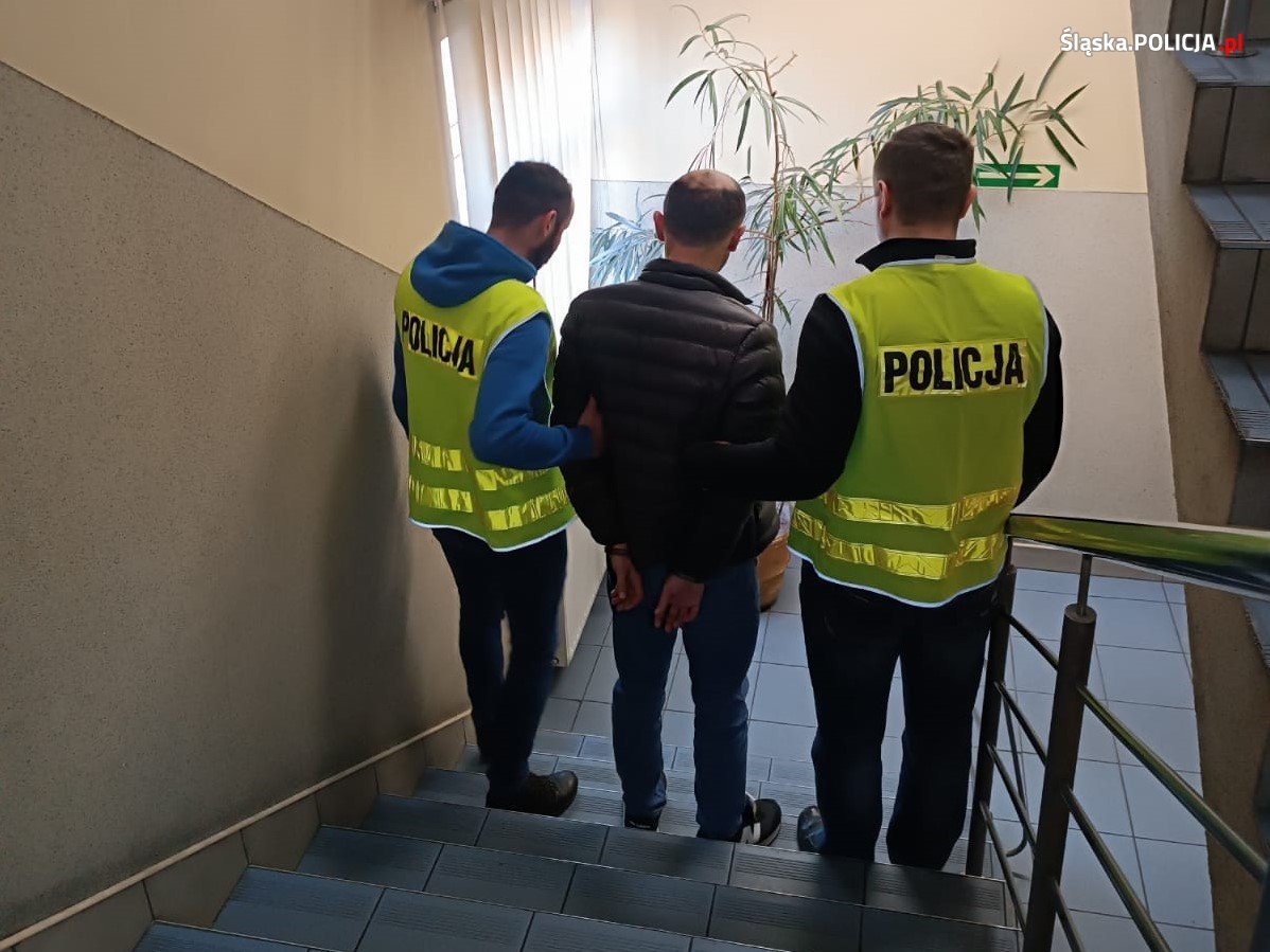 Śląskie: Gruzini okradali kierowców na parkingu przy MOP-ie/fot.Śląska Policja