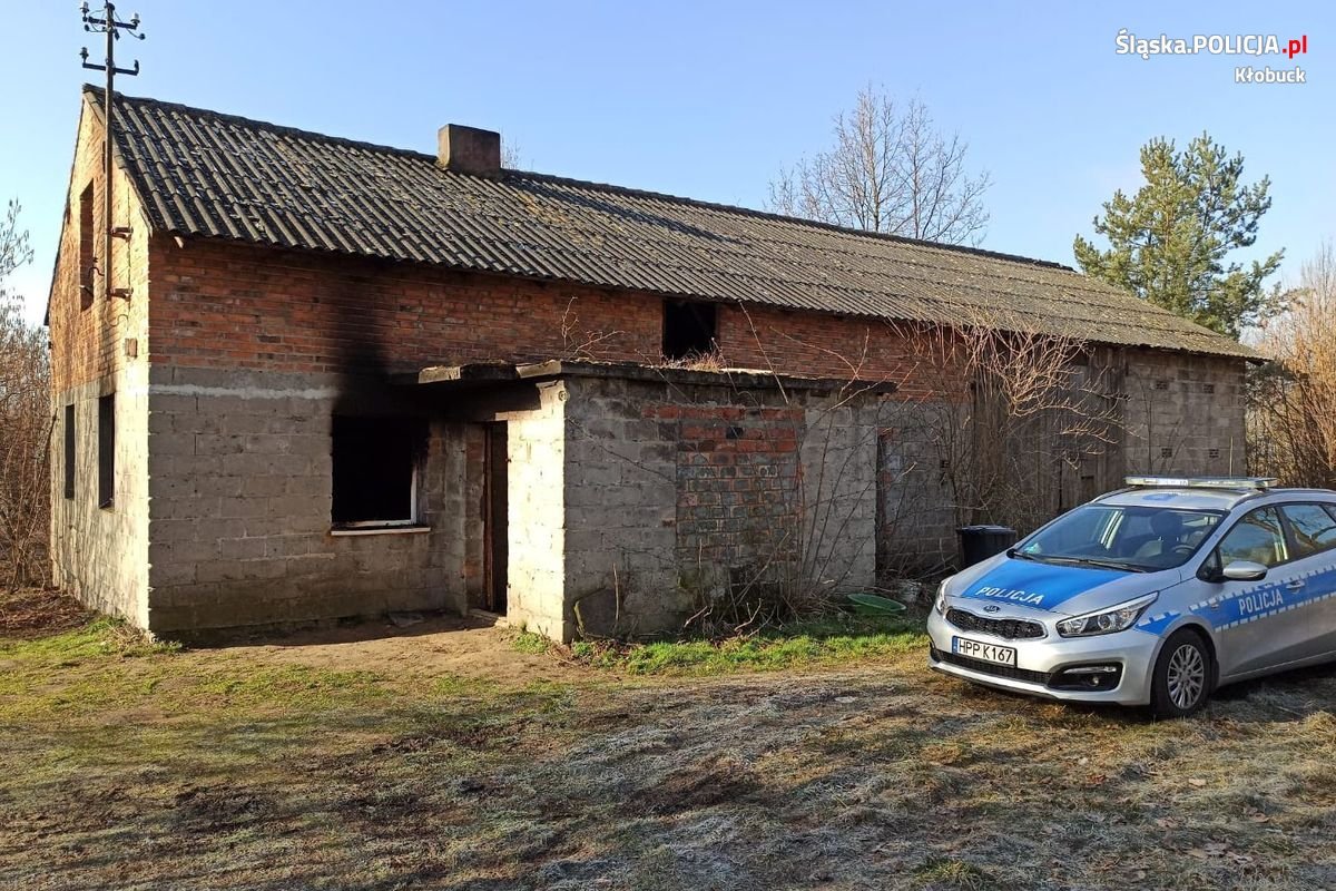 Pożar pustostanu. Służby znalazły zwłoki/fot.Śląska Policja