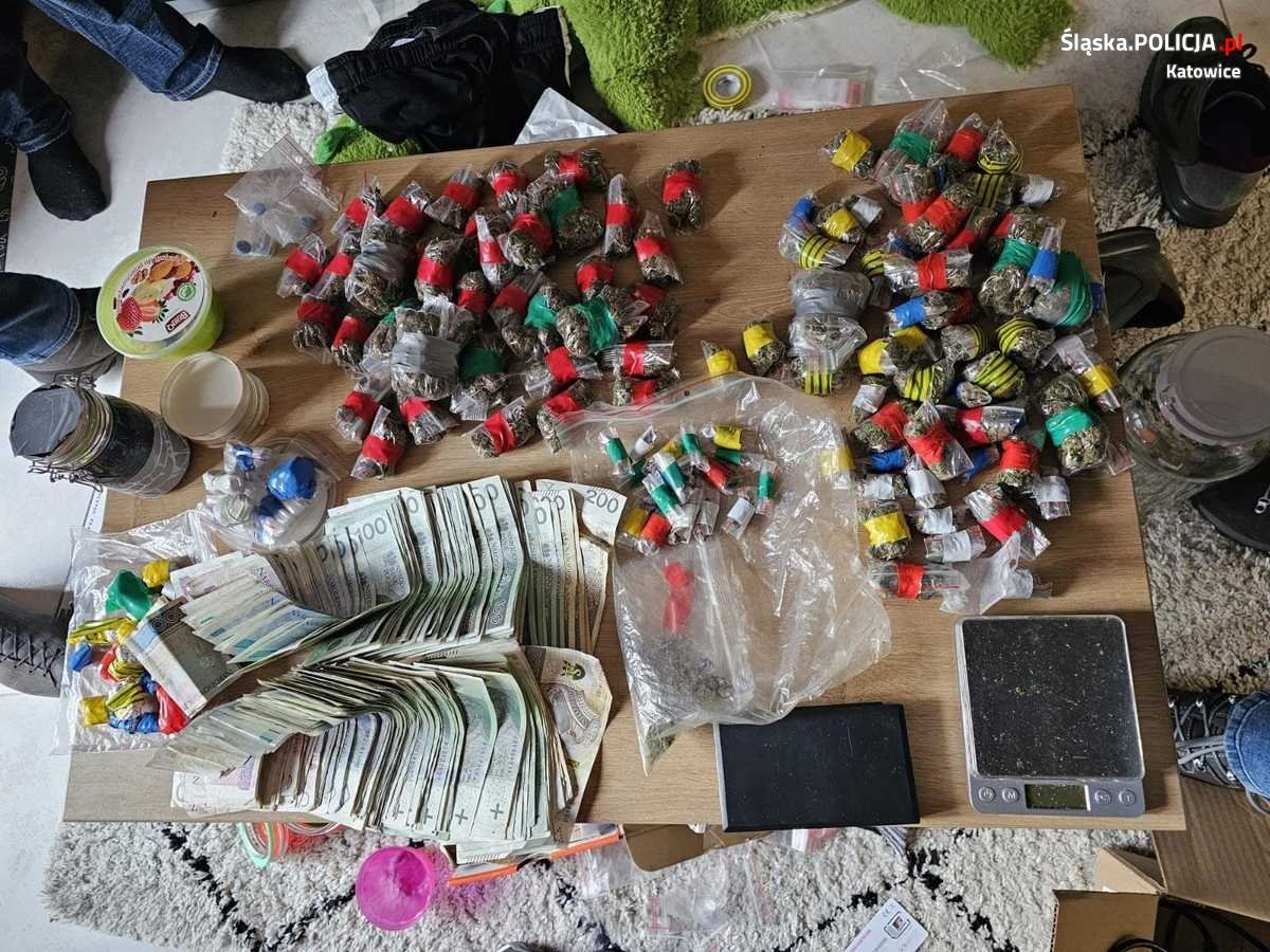 Kilogramy narkotyków u pseudokibica z Włoch. Fot. Policja Śląska