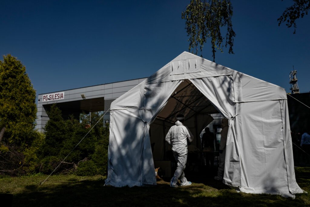Jeden z namiotów do testowania na COVID19.