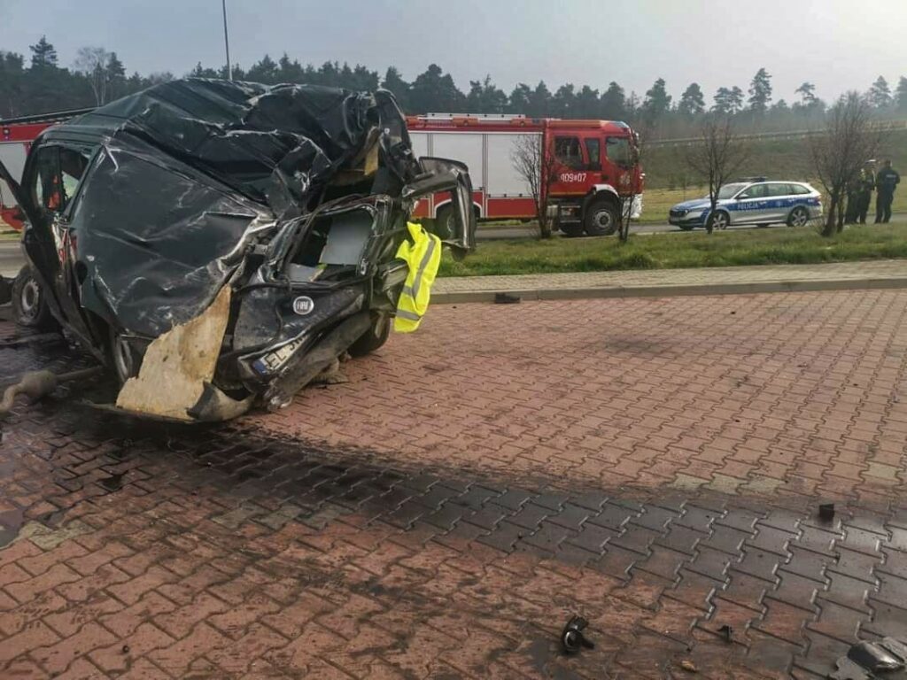 Koszmarny wypadek na A1. Nie żyje kierowca. Fot. PSP w Będzinie