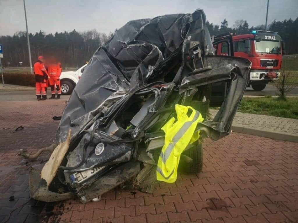 Koszmarny wypadek na A1. Nie żyje kierowca. Fot. PSP w Będzinie