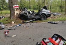 Mimo podjętej reanimacji kierowca BMW zmarł. [Fot. 112 Tychy Tyskie Służby Ratownicze]