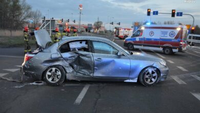 Kierowca BMW wjechał na skrzyżowanie "wiślanki" z DK44 na czerwonym świetle/fot.Śląska Policja