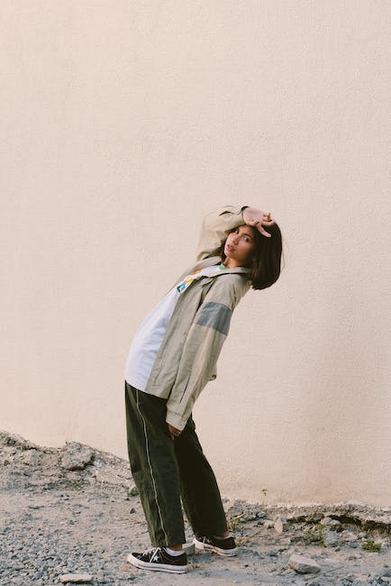 Dresy damskie - nie tylko do sportowych stylizacji (fot. pexels.com)